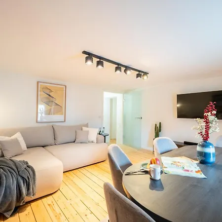 Geraeumiges Apartment Mit Stadtblick In Zentraler Lage Potsdams Exterior photo