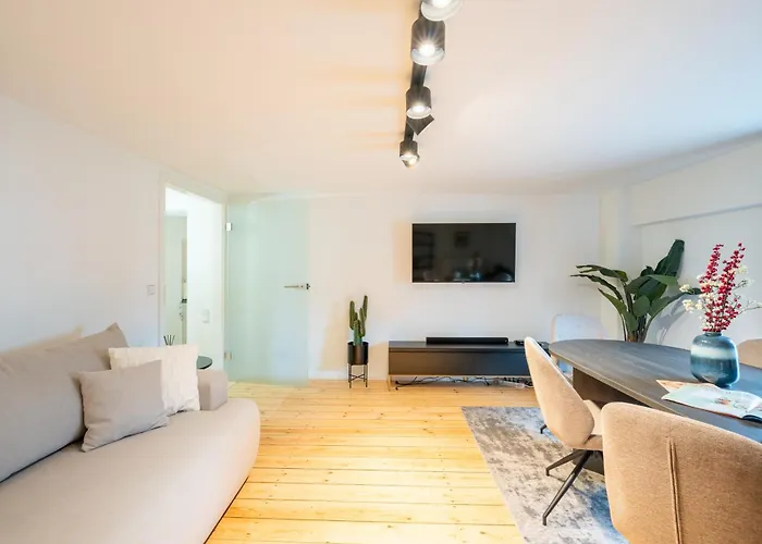 Geraeumiges Apartment Mit Stadtblick In Zentraler Lage Potsdams