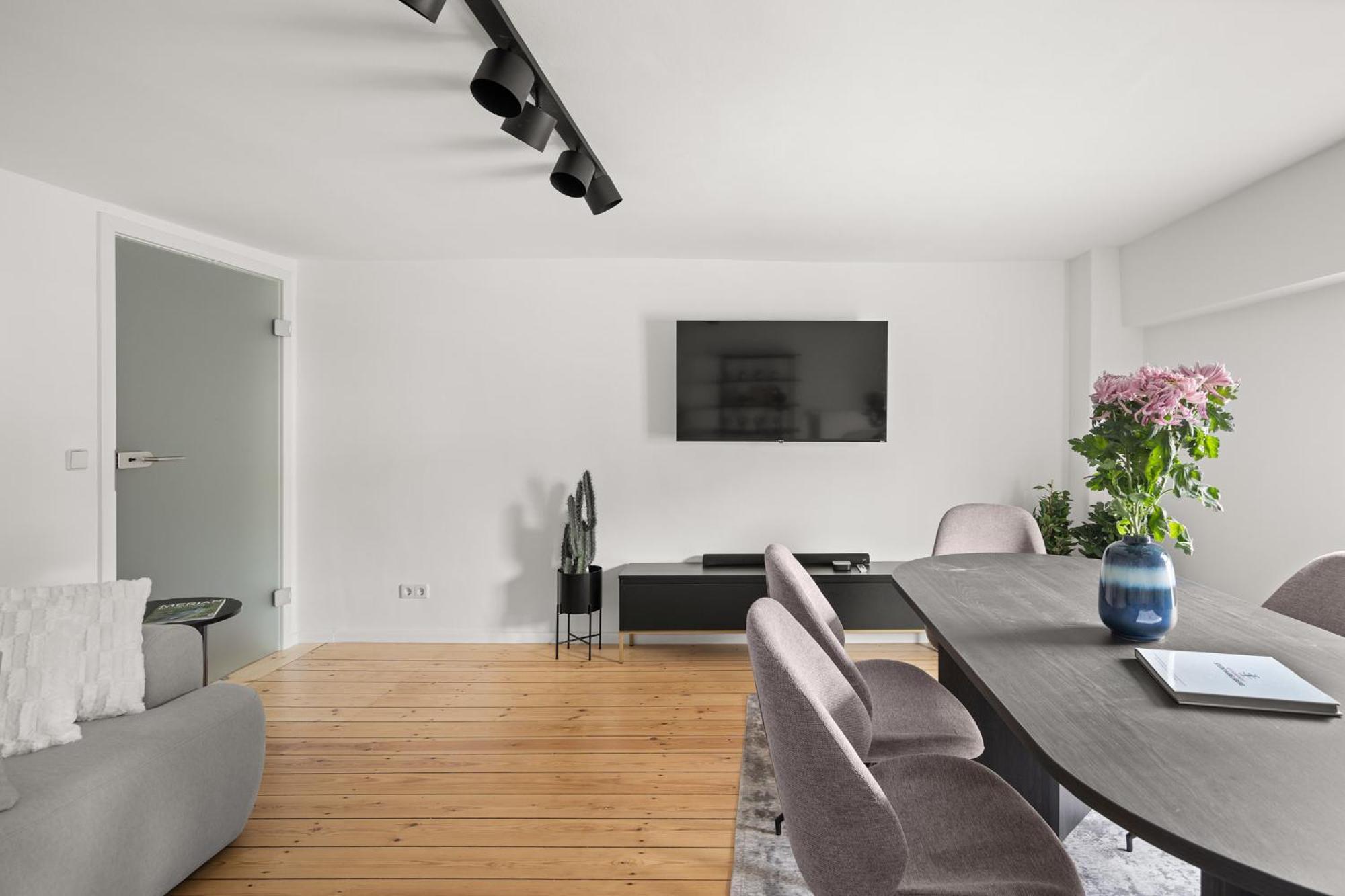 Geraeumiges Mit Stadtblick In Zentraler Lage Potsdams Apartment Potsdam